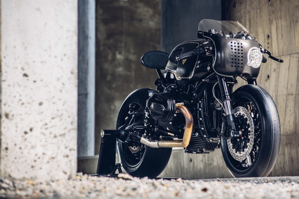 BMW-R-NineT-Bavarian-Fistfigher-by-Rough-Crafts-Customs-Front-Right-Three-Quarters-1024x684