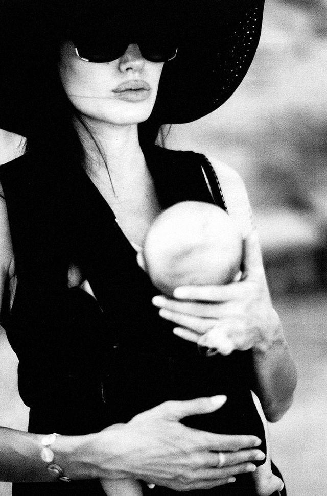 Black & White Portraits of Angelina Jolie by Brad Pitt (2)
