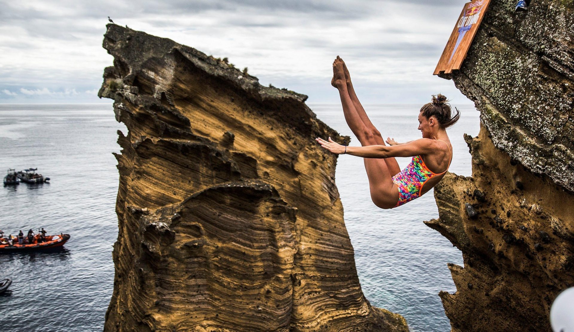 Neste fim de semana, há Red Bull Cliff Diving World Series nos Açores